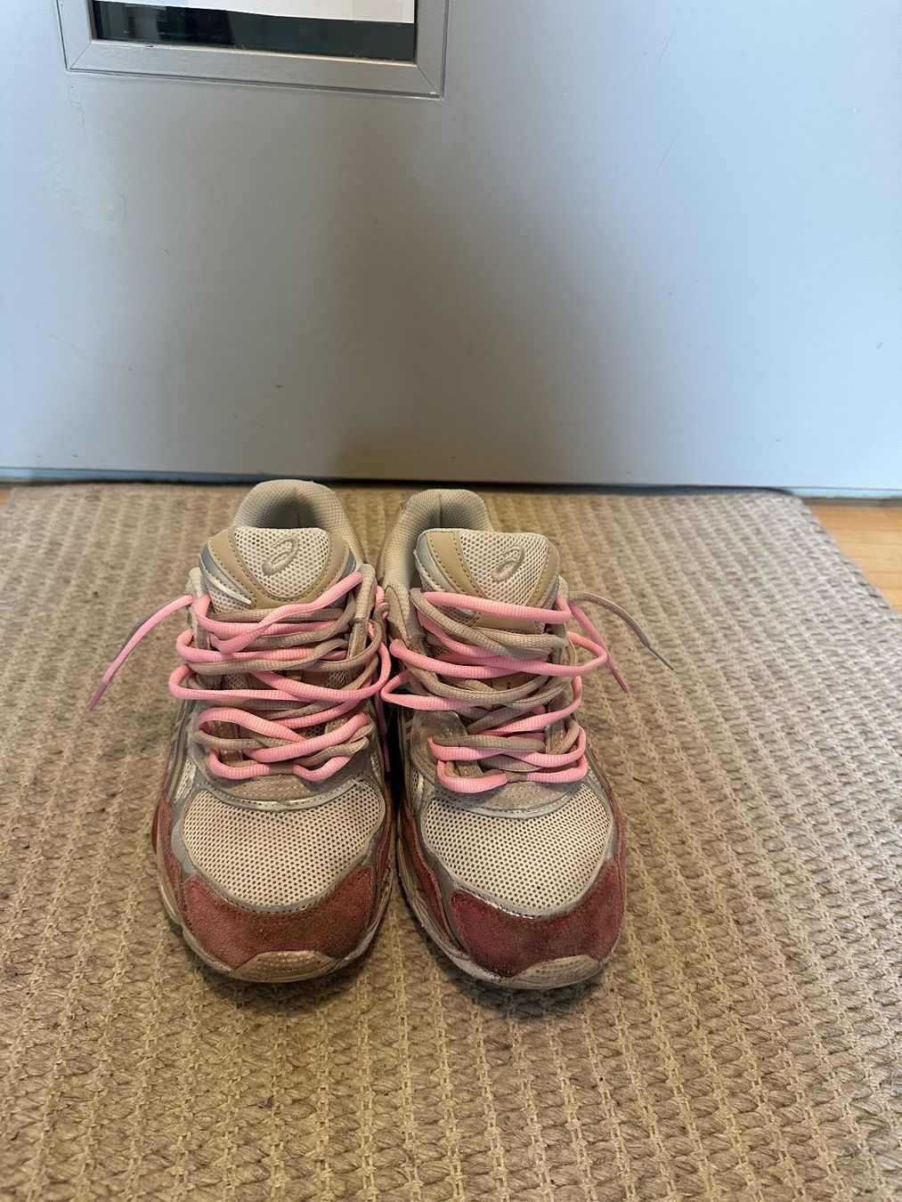 Asics Chaussures hommes: Asics Gel NYC Pink – D'occasion à Zürich par sherilha 1