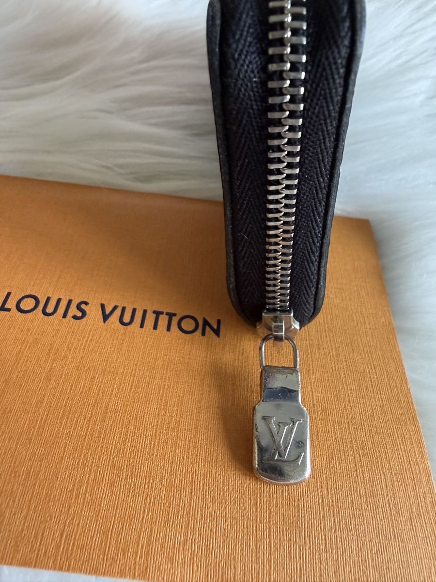 Louis Vuitton Brieftaschen: Louis Vuitton Zippy Coin Damier Graphite – Gebraucht aus Zürich von but_jgl8 1