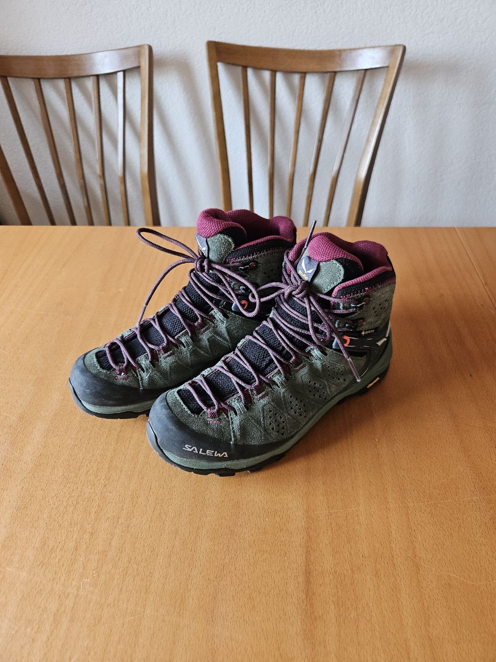Salewa Scarpe da donna: Salewa WS Alp Trainer 2 Mid GTX Wanderschuhe Gr. 38.5 – Nuovo (secondo la descrizione) da Gutenburg venduto da Andle219