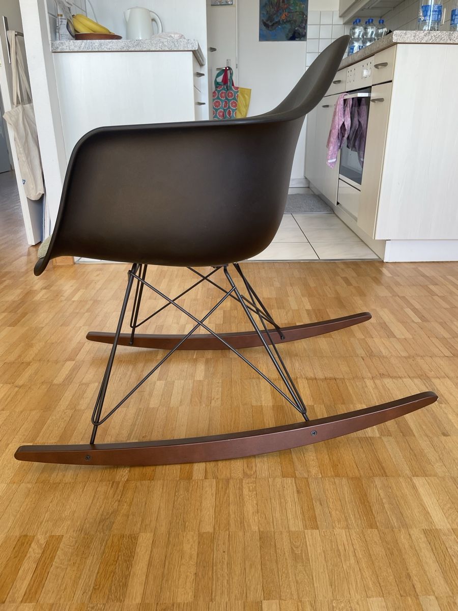 Eames Sedie: Vitra Eames Chair / Schaukelstuhl – Usato da Basel venduto da eri_gnh2 3