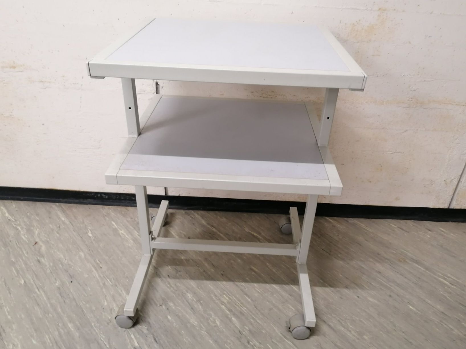 Tables: Beamertisch – D'occasion à Unterengstringen par Fachmann8103