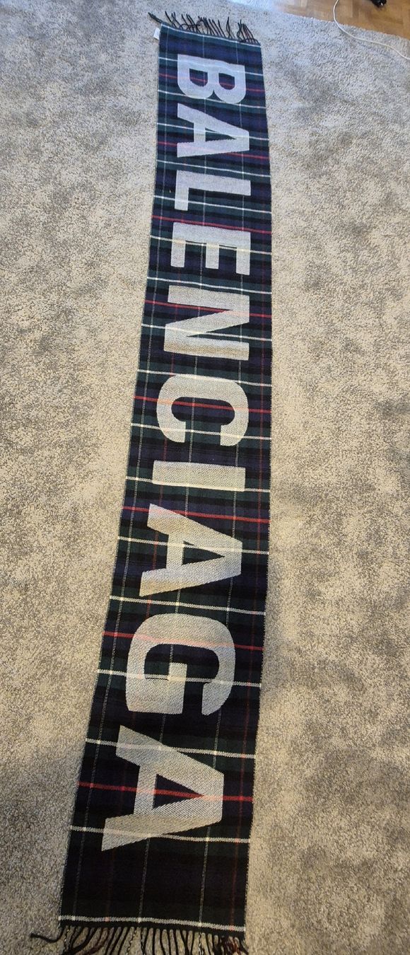 Balenciaga Foulard & Sciarpe: Balenciaga Schal aus Wolle – Nuovo (secondo la descrizione) da St. Gallen venduto da eli_c2kr