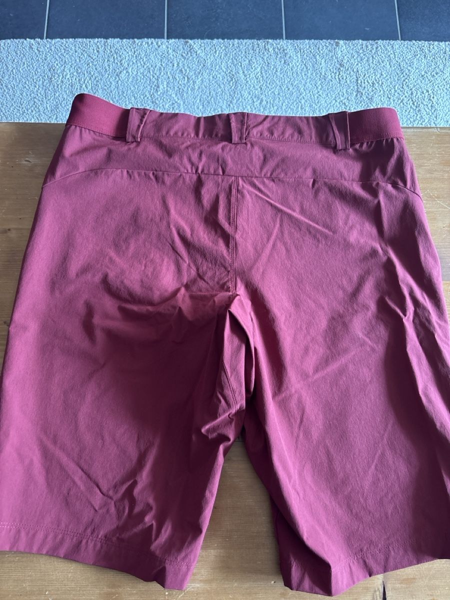 Salomon Hosen: bordeaux, parfait pour l'été! – Neu und originalverpackt aus Val-d'Illiez von Laurent046 1