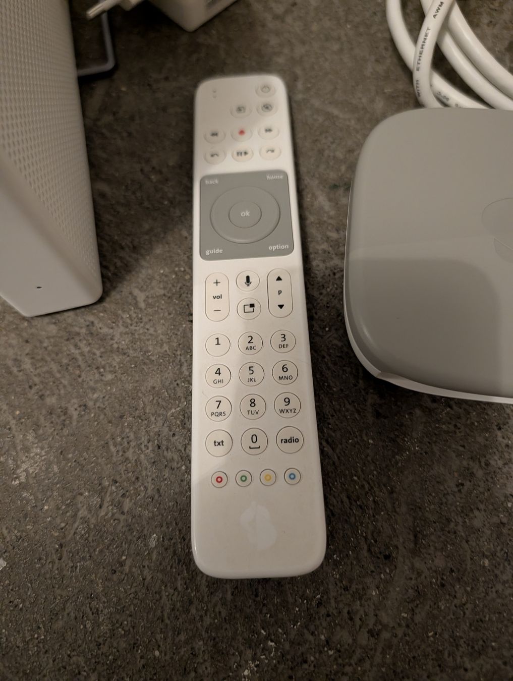 Swisscom Modem & Router: Swisscom Internet-Box 4 + TV Box with Remote, Used – Usato da Zürich venduto da jor_68rp 1