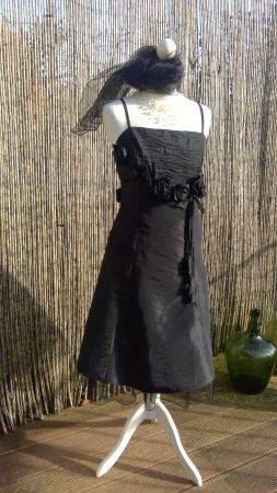Robe noire avec roses + Foulard, taille M, NEUF
