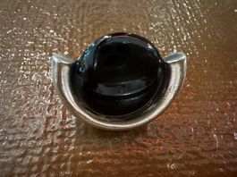 Schlichter Silberring mit Onyx - Markant und stilvoll