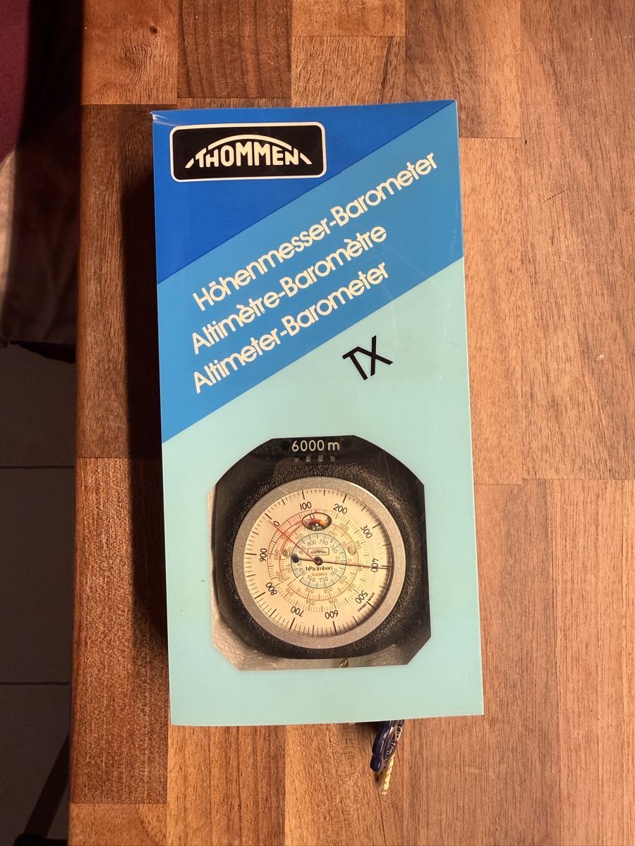 Altri elettrodomestici e apparecchi d’epoca: Thommen Hohenmesser Barometer Neu – Nuovo e nell'imballaggio originale da Kaiseraugst venduto da FlohmarktMassa