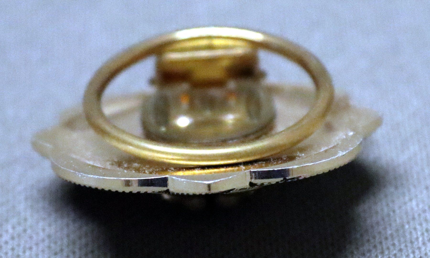 Spille & Fermagli: Brosche Blumendekor auf Perlmutt-Hintergrund – Usato da Bühler venduto da bibafg 3