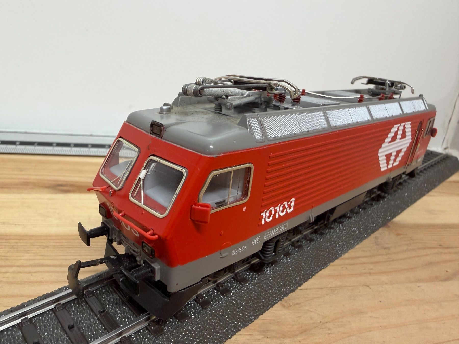 Märklin Modellini di ferrovie: Märklin 3328 E-Lok SBB Re 4/4 IV – Usato da Büsserach venduto da ModellbahnDepot 3