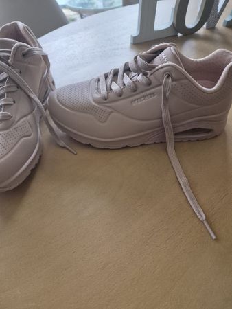 Skechers beige pointure 37 neuves