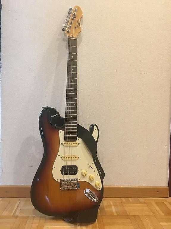 Strumenti musicali: E-Gitarre mit Verstärker – Usato da St. Gallen venduto da mel_d2rj
