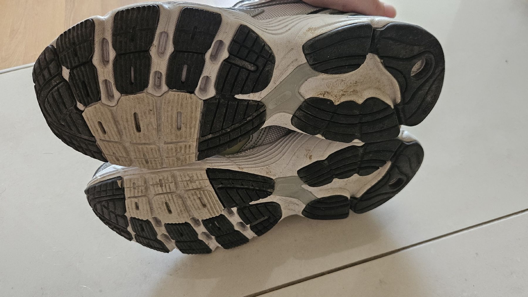 Adidas Chaussures femmes: Adidas Schuhe gr. 39, getragen – D'occasion à Uster par Ka.hati 3