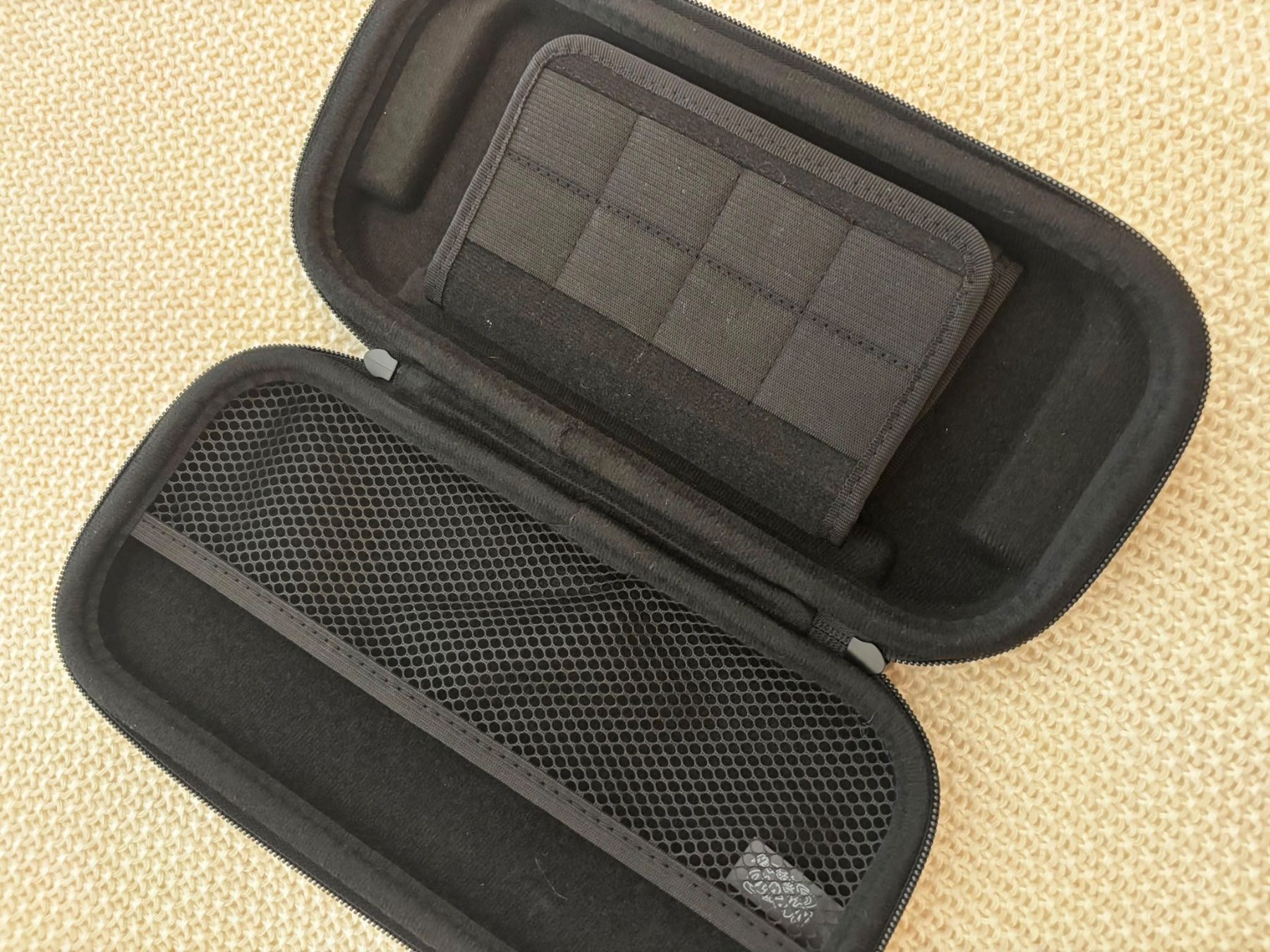 Sacs & sacs à dos: Nintendo Switch Aufbewahrungs-Box – D'occasion à Eglisau par Marc_J. 2
