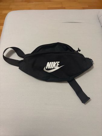 Nike banana bag like new 