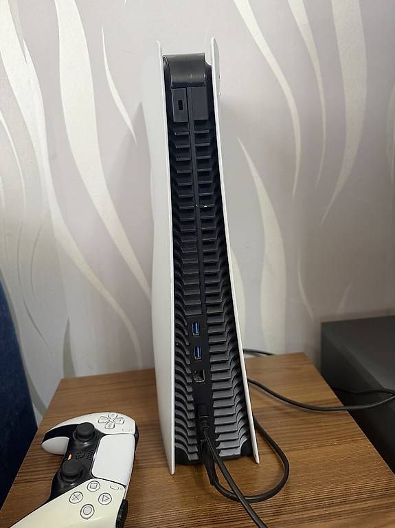 Consoles: Sony PlayStation 5 Disc Edition |  – D'occasion à Hombrechtikon par ami_jdw8 3