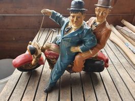 Grosse Sammlerfigur Komiker-Duo auf Motorrad