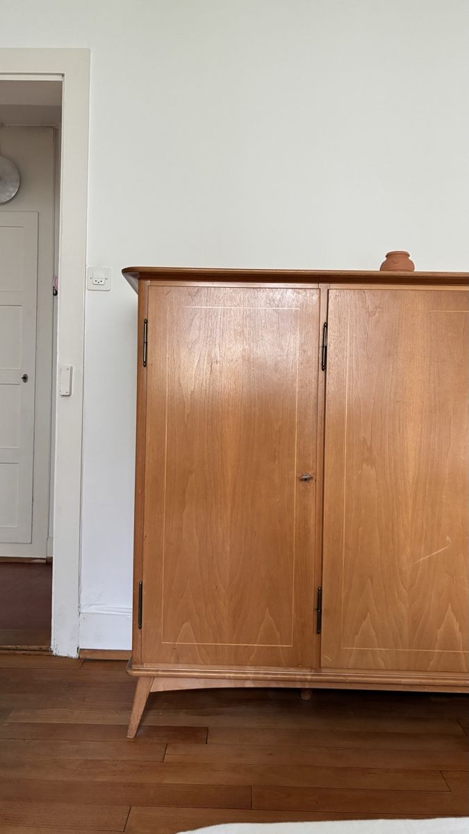 Armadi: Holzschrank, top Zustand, schweizer Fabrikat – Usato da Zürich venduto da zijoel 1