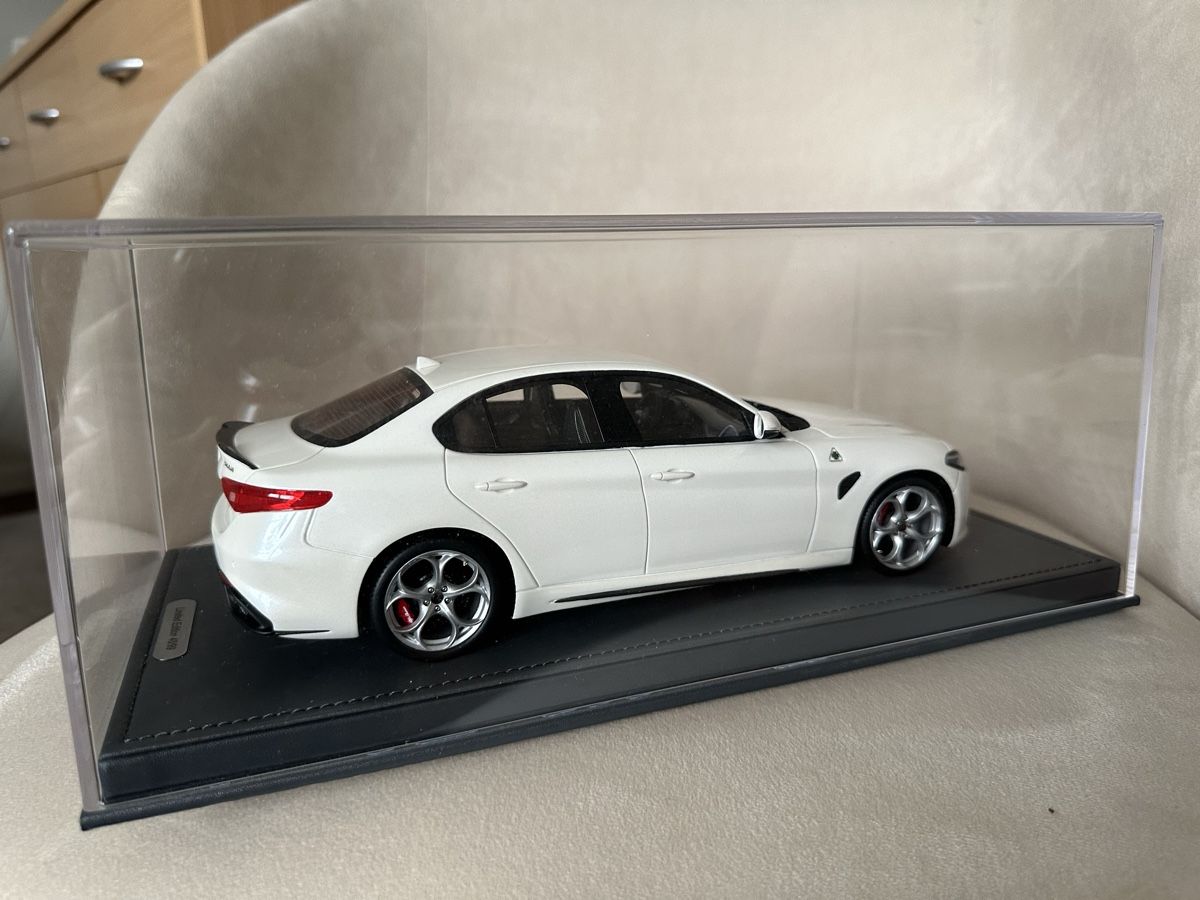 BBR Models Modellini d'auto: RBR Models Alfa Romeo – Nuovo e nell'imballaggio originale da Oberwil BL venduto da AuM03 7