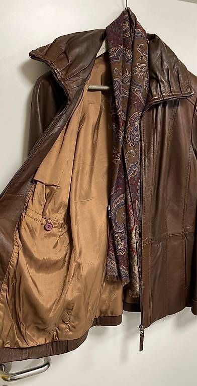 Giacche: Echt Lederjacke Grösse 38 mit passendem Schal – Usato da Basel venduto da Findus78 3