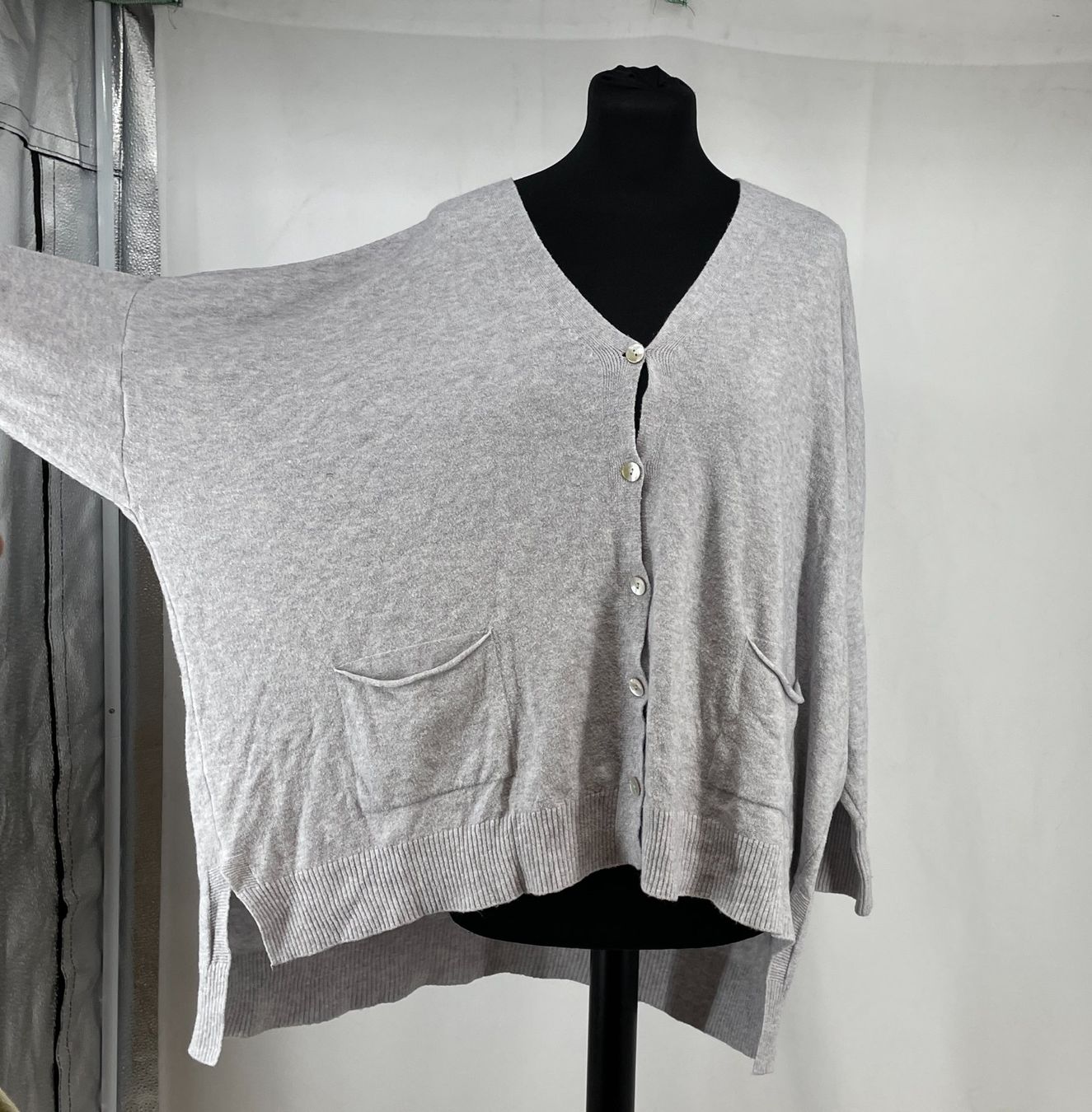 Gilet & Giacche senza maniche: Cardigan gris – Usato da Lausanne venduto da PlusValue_Lausanne 3