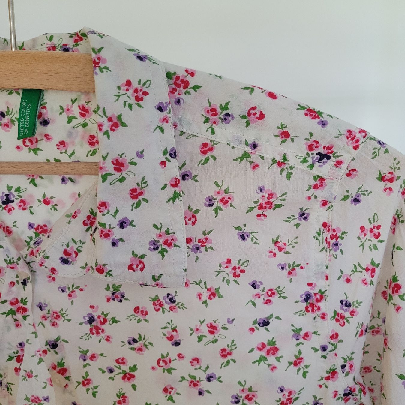 Benetton Camicette: Benetton Bluse weiss mit Blumenmuster – Nuovo (secondo la descrizione) da Dottikon venduto da sin_cmp8 1