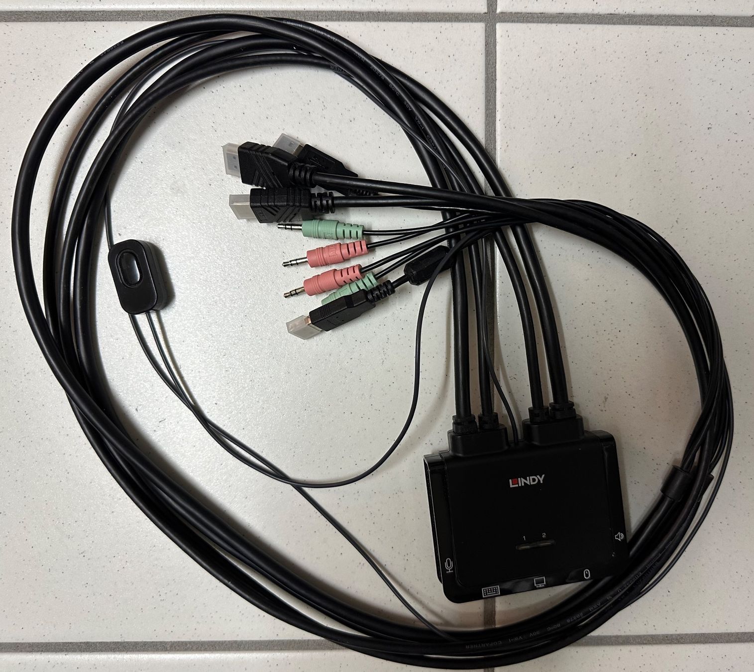 Hubs & Switches: Lindy 2 Port HDMI 4K30, USB 2.0 & Audio Cable KVM Switch – Gebraucht aus fribourg von gatoa