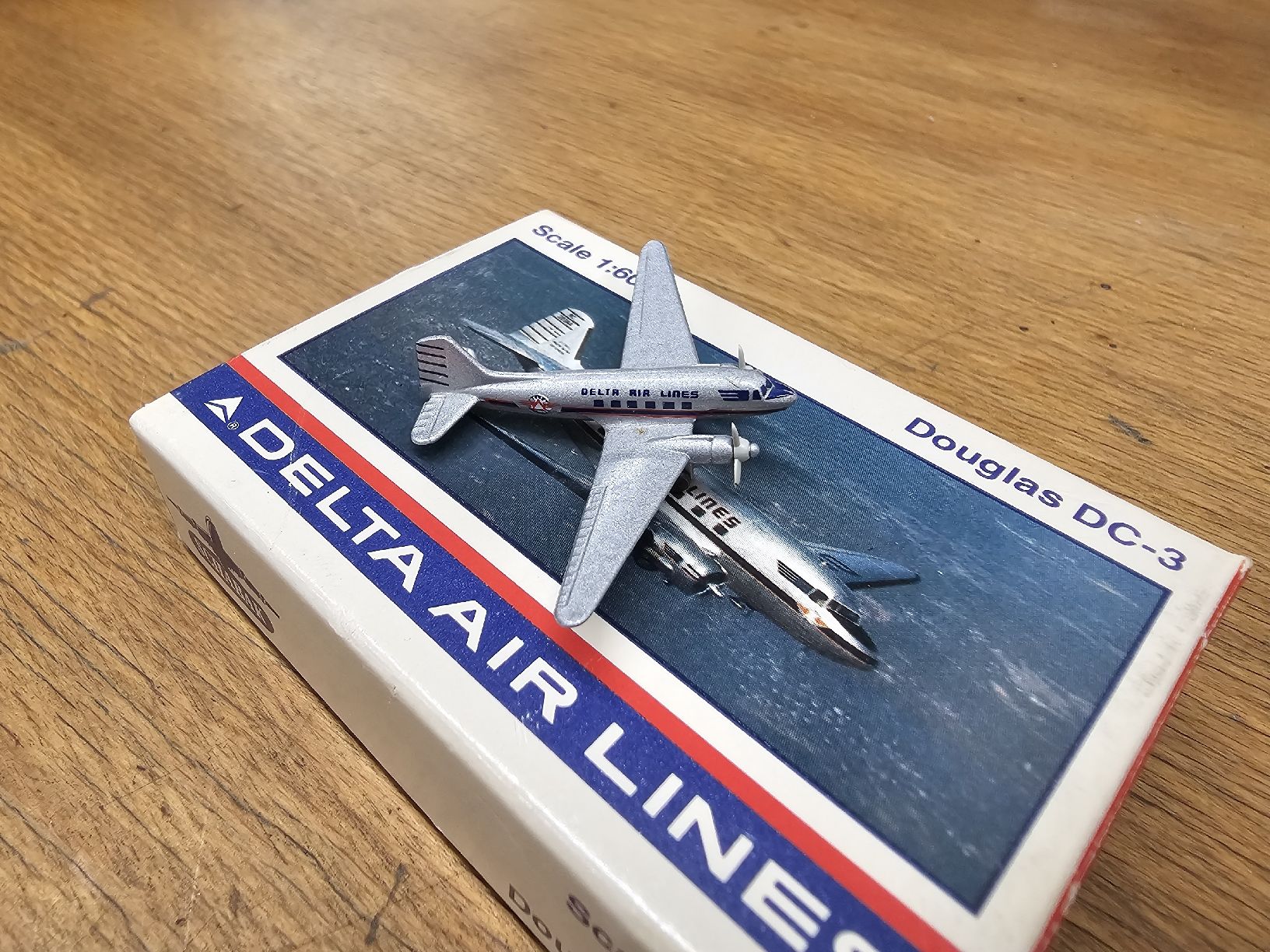 Modellbausätze & Standmodelle: Douglas DC-3 – Neu und originalverpackt aus Burgistein von chillyB