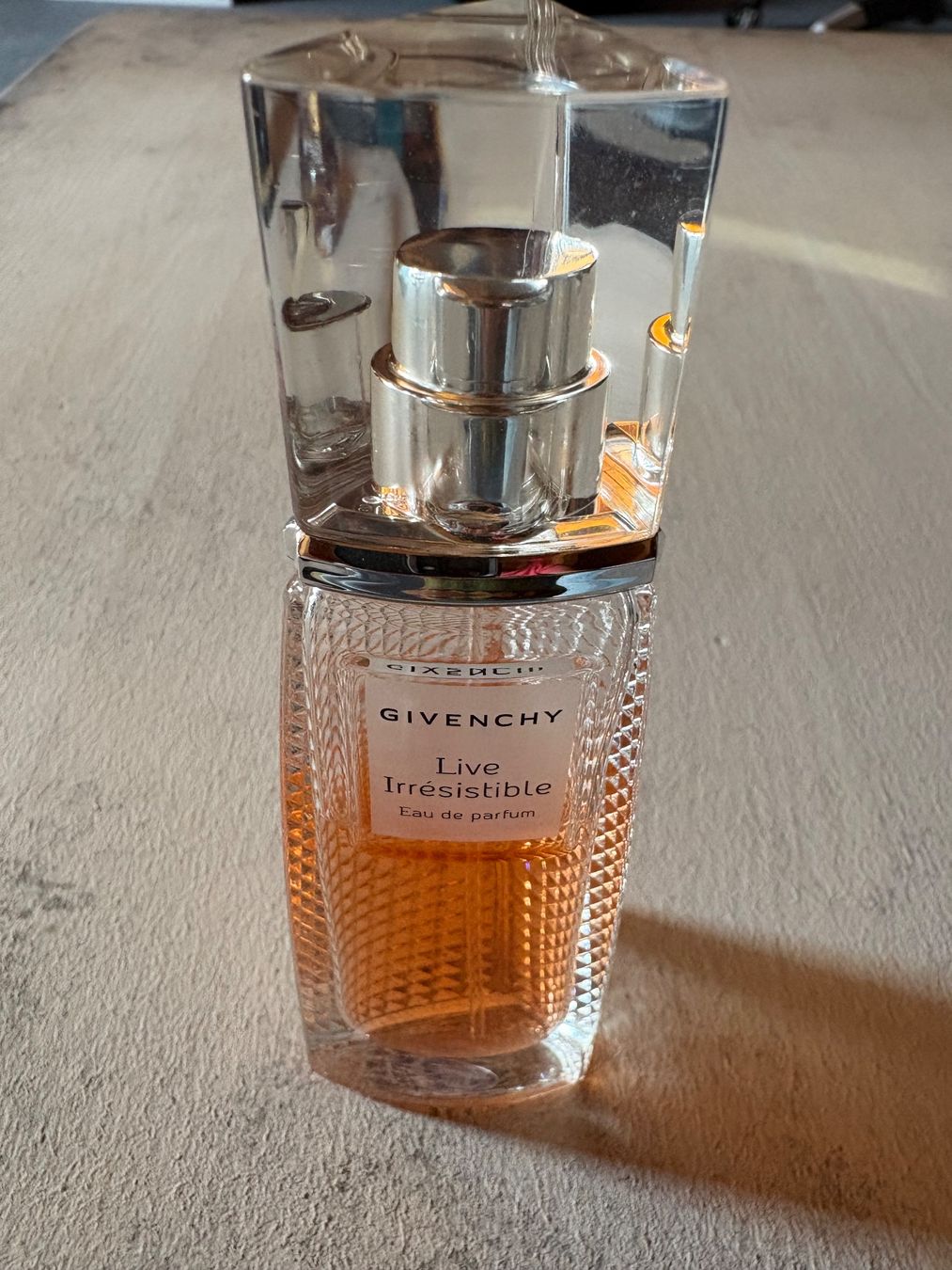Givenchy Profumi & Eau de Toilette: Givenchy Live Irresistible Eau de Parfum gebraucht – Usato da NIEDERHASLI venduto da Luc001
