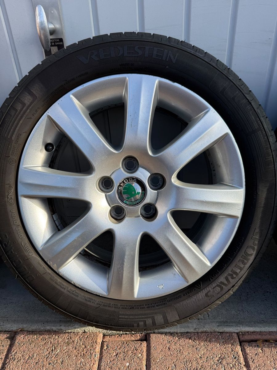 Pneus & Kompletträder: Roues complète été Skoda / VW  – Gebraucht aus Biel/Bienne von Gualtieri_10 1