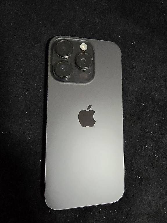 Apple Telefoni cellulari / Smartphones: IPhone 16 Pro – Usato da Zuchwil venduto da Lea007 1
