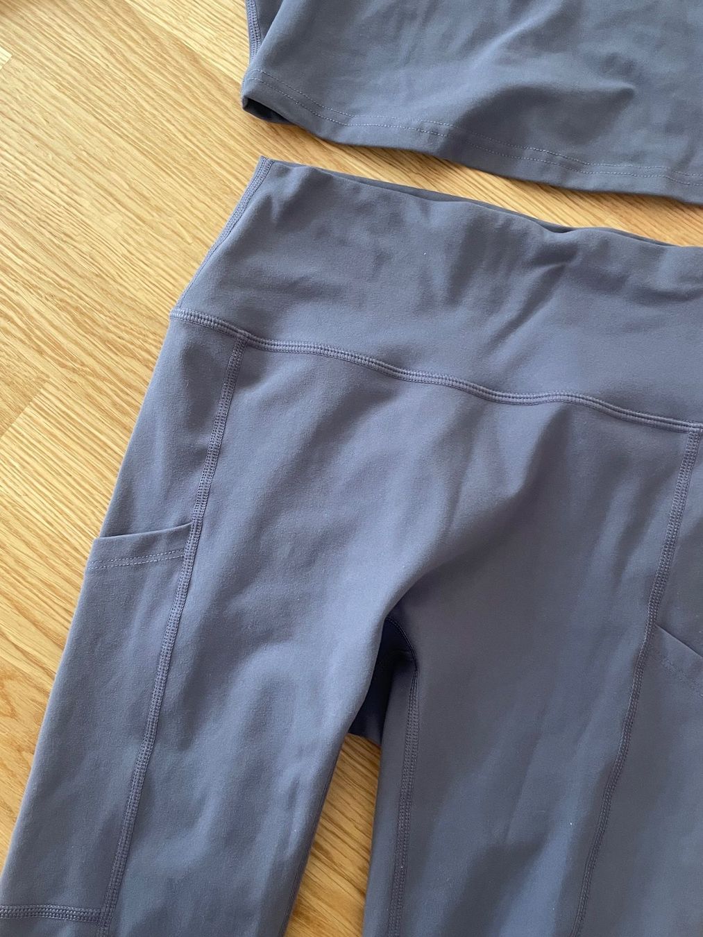 Leggings: ALLES RAUS Pilates Set – Usato da Kloten venduto da simones.thriftshop 1
