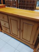 Kleineres Sideboard aus Holz
