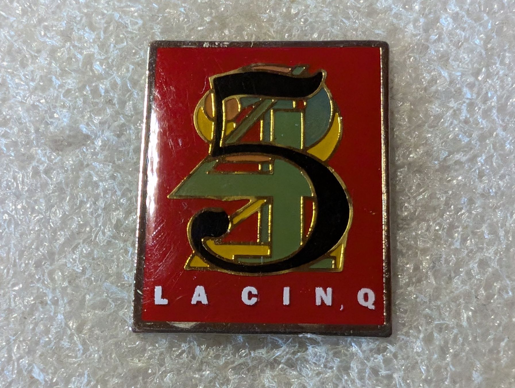 Placchette & Badge: Ansteckpin 154: La Cinq – Usato da Oppligen venduto da Pin-Fall-Shop