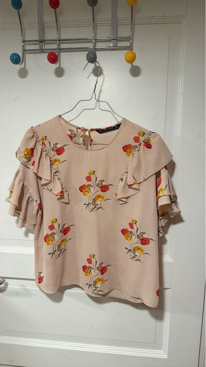 Zara Blusen: Bluse kurzarm geblümt Grösse S Zara – Gebraucht aus Zürich von niki456