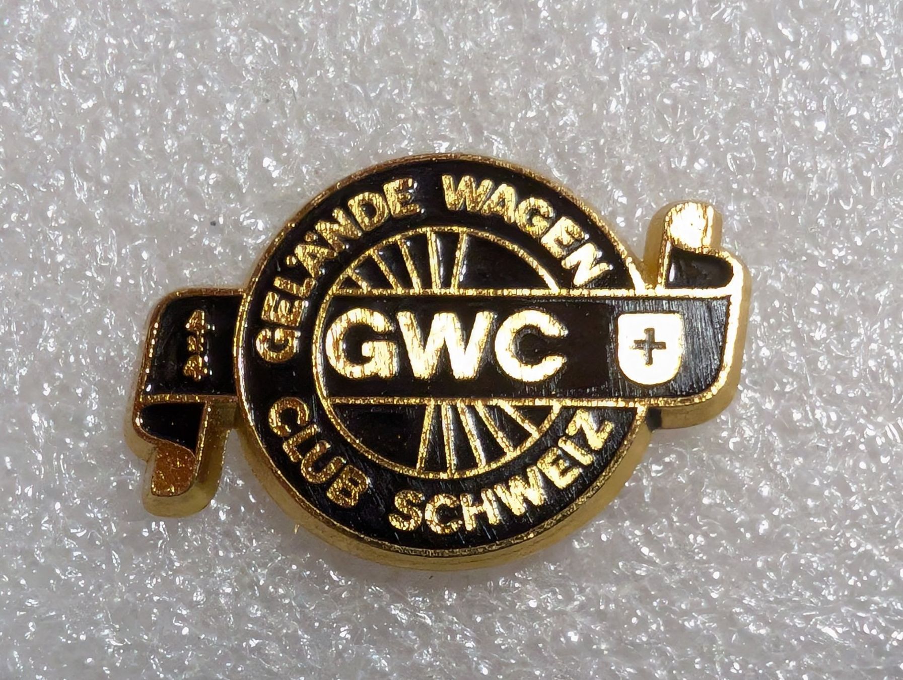 Plaketten & Abzeichen: Ansteckpin 290: GWC – Gebraucht aus Oppligen von Pin-Fall-Shop