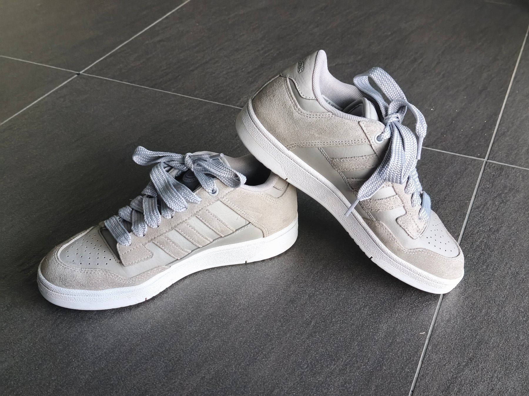 Adidas Herrenschuhe: Sneakers Adidas - Grösse 39.5 – Gebraucht aus Jegenstorf von Juchlistock 1