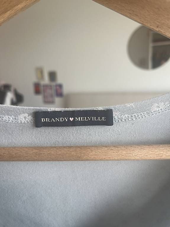 Tops: Brandy Melville Top – D'occasion à Biberstein par luc_wb5m 1