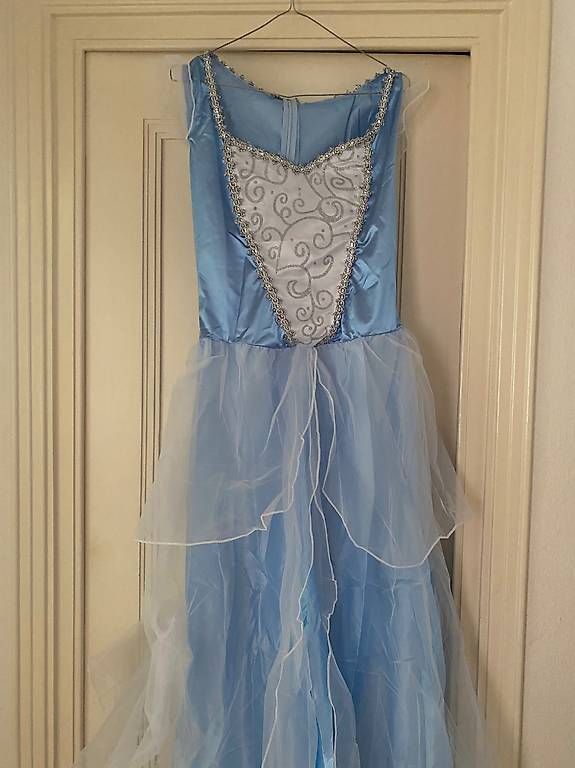 Kleider: Robe Cendrillon, état: neuve, taille XL – Gebraucht aus Lausanne von DDPB
