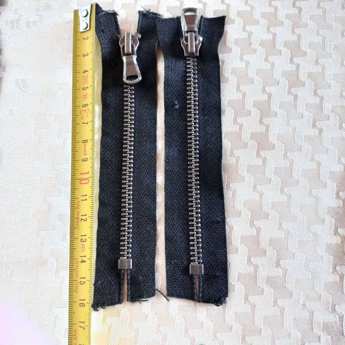 Tessuti: Lot de 4 fermetures éclair KEE noires métal  – Nuovo (secondo la descrizione) da Dompierre FR venduto da fat_xth5 5