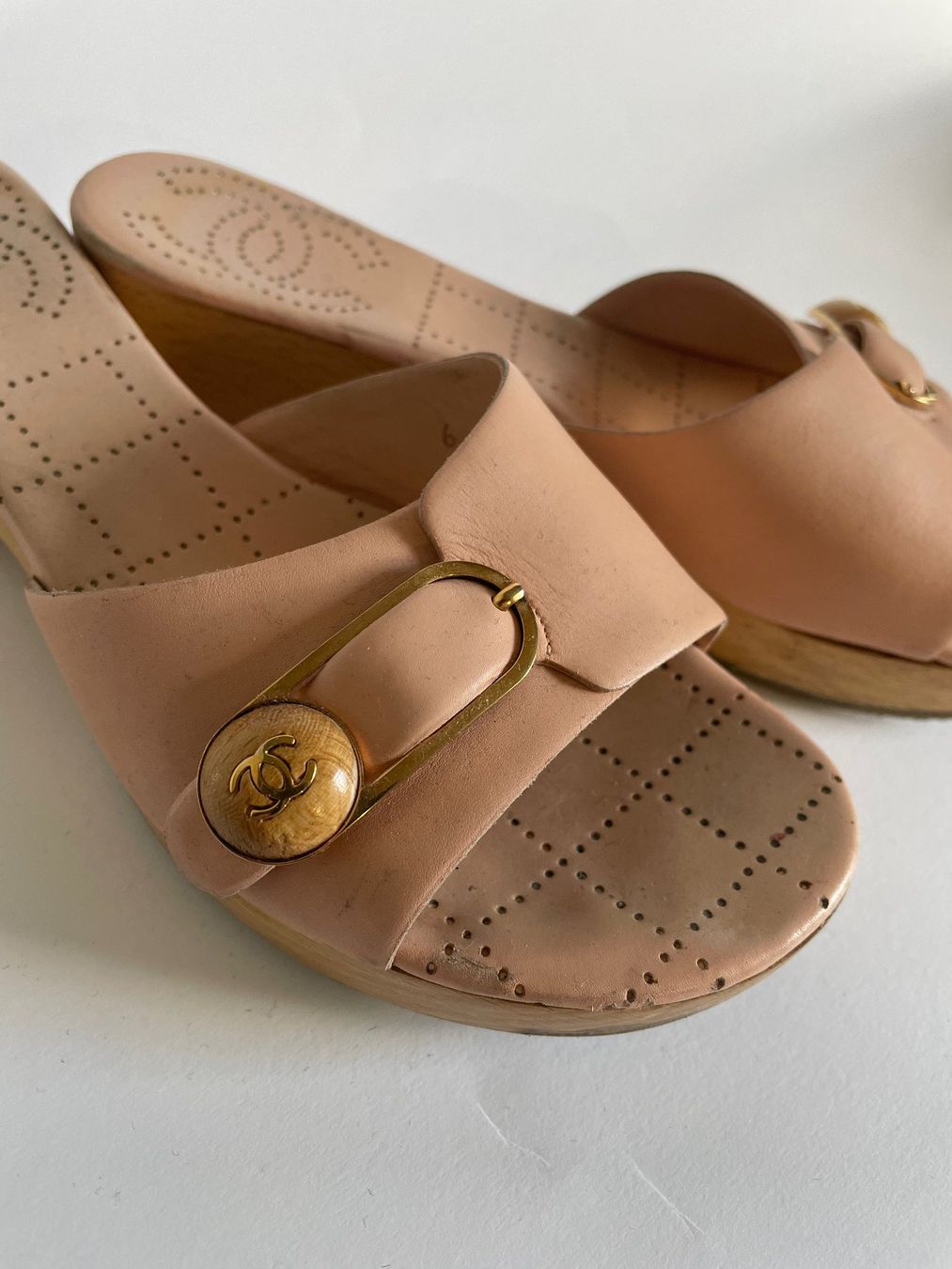 Chanel Scarpe da donna: CHANEL Holz Plateau Pantolette, Gr.36 – Usato da Zürich venduto da Caro55 2