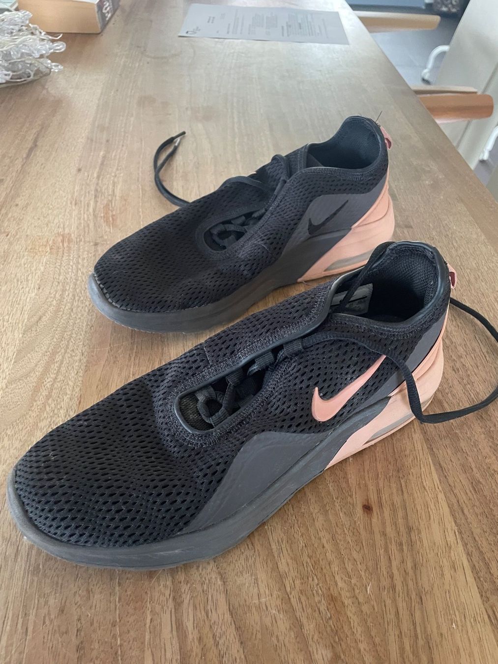 Nike Scarpe da donna: Nike AirMax Motion 2 Black/Beige Gr. 40 – Usato da Wollerau venduto da Poschro68 2