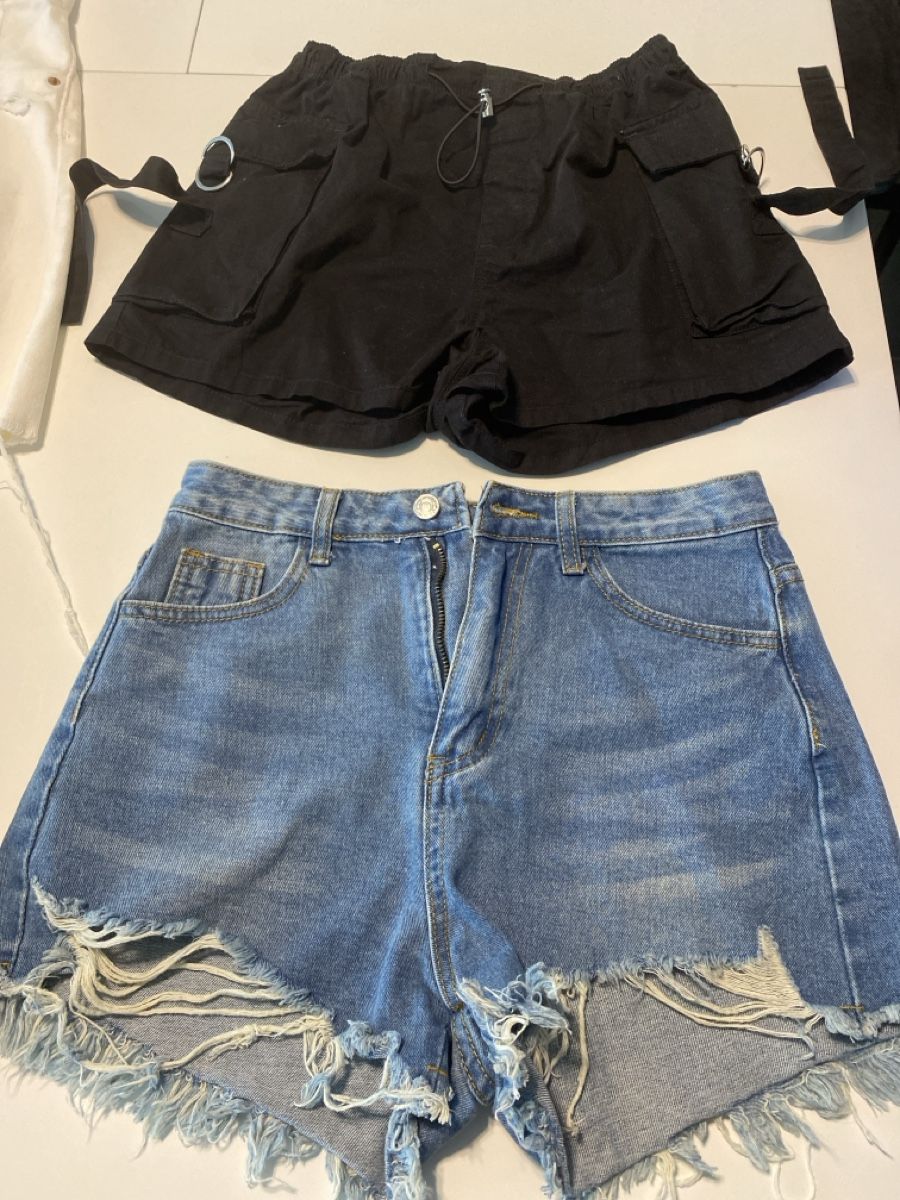 Lotti & Set di vestiti: Shorts-Set, 4 Stk. Grössen S / 34 – Usato da Neuenegg venduto da BananaJoe2025 1