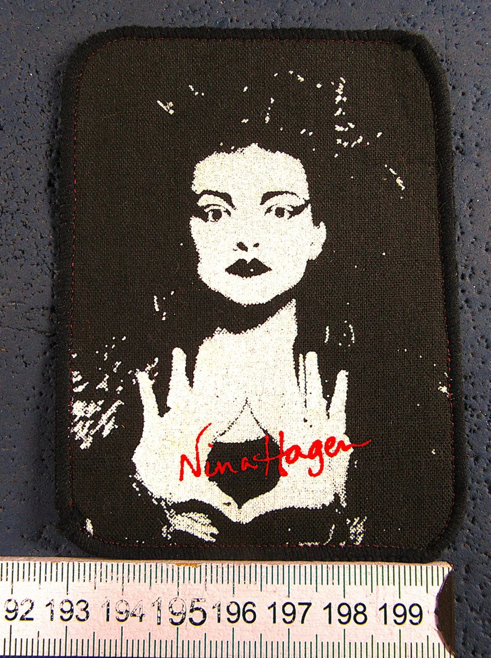 Toppe: NINA HAGEN AUFNÄHER OHNE LEIM – Usato da Ettingen venduto da Hausi4711