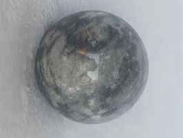 Mondkugel, Dekokugel, Steinkugel, Marmorkugel, grau weiss