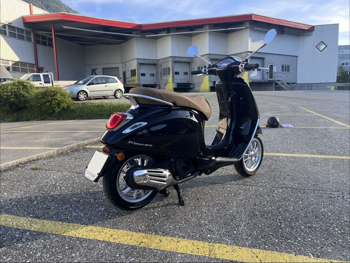 Vespa Scooter: Piaggio Vespa Primavera 125 2021 – Usato da Chur venduto da GiiGii21 1