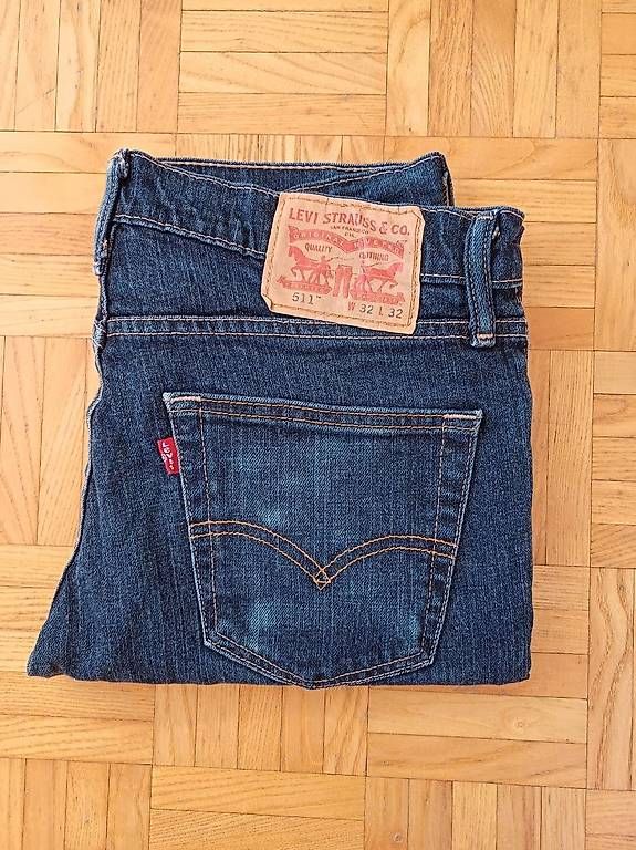 Jeans: Jeans Levi's 32x32 bleu – D'occasion à Glovelier par GaCh