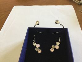 Modeschmuck, zwei Ohrstecker, Armreif