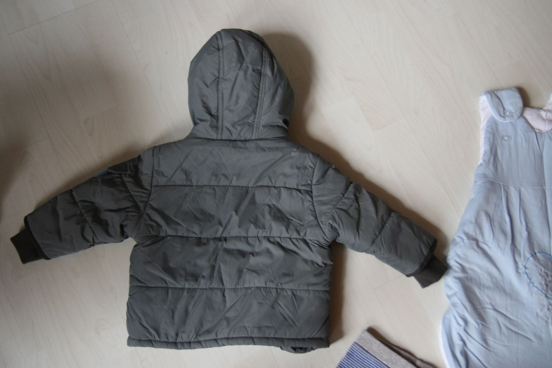 Kleiderpakete & -sets: Winterjacke, Schlafsack, Bodys Gr. 68 – Gebraucht aus Fislisbach von lorgli 2