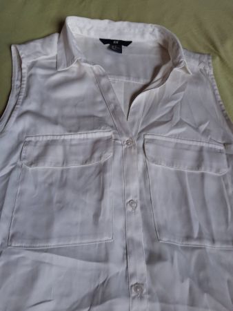 Chemise sans manche col en V taille 34 marque H&M