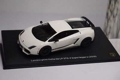 Lamborghini Modellini d'auto: Lamborghini Gallardo LP570-4 Superleggera 2010 weiss / – Nuovo e nell'imballaggio originale da Gerlafingen venduto da espero88 6